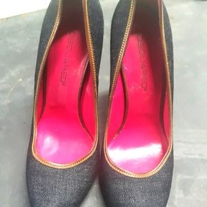 DSquared2 blue denim closed toe pumps. Size 40 with 5 inch heel